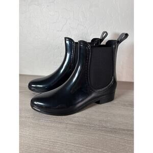 Twisted Women’s Molloy Chelsea Style Ankle Rain Boots Black Size 6 -New